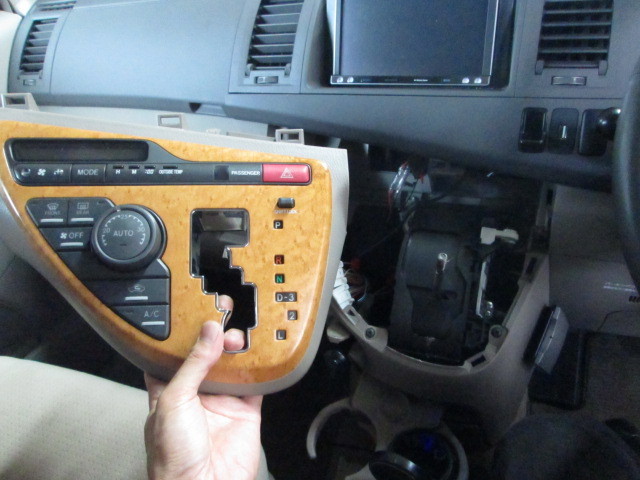 アイシス　ANM10w  LED打ち替え済み　エアコンパネル トヨタ - アイシス ANM10 LED打ち変え済みエアコンスイッチパネル完成