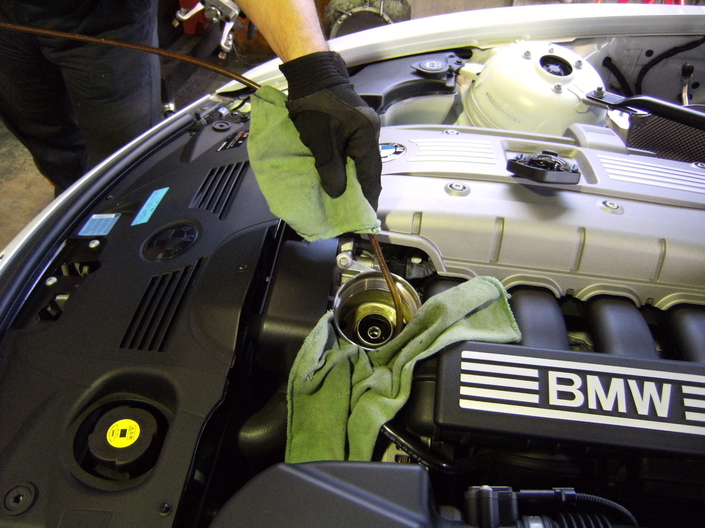 Z4 E85 オイル交換 Bmw Z4 メンテナンス オイル バッテリー他 メンテナンス オイル バッテリー他 エンジンオイル交換 Pit作業レポート Cockpit Age3 コクピットエイジ 車のカスタマイズにかかわるスタッフより