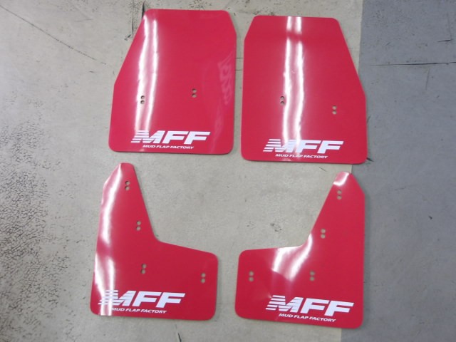 GRヤリス（GXPA16）MFF製マッドフラップ（赤・白ロゴ）装着（前後