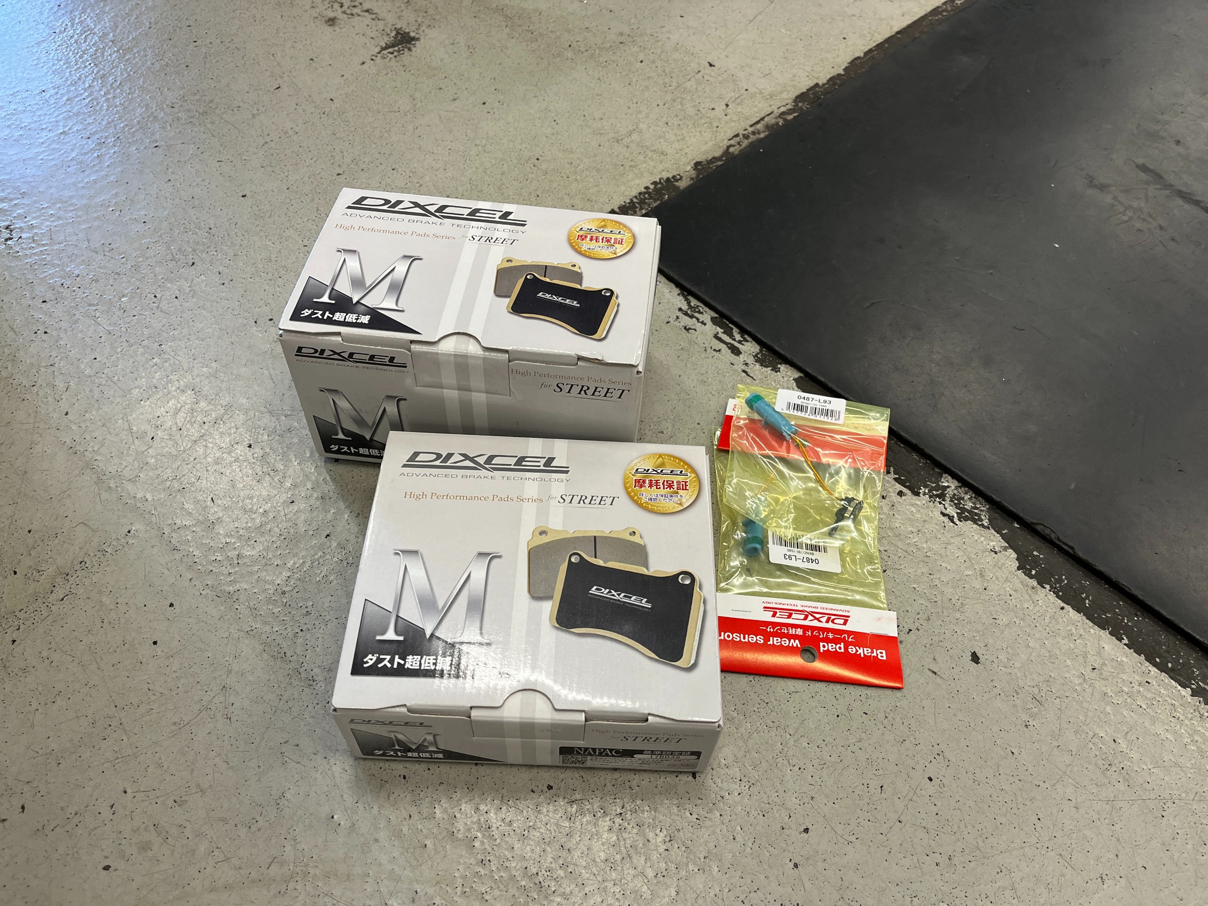 Mercedes-AMG W205 C43 低ダストブレーキパッド ”DIXCEL M TYPE”に交換