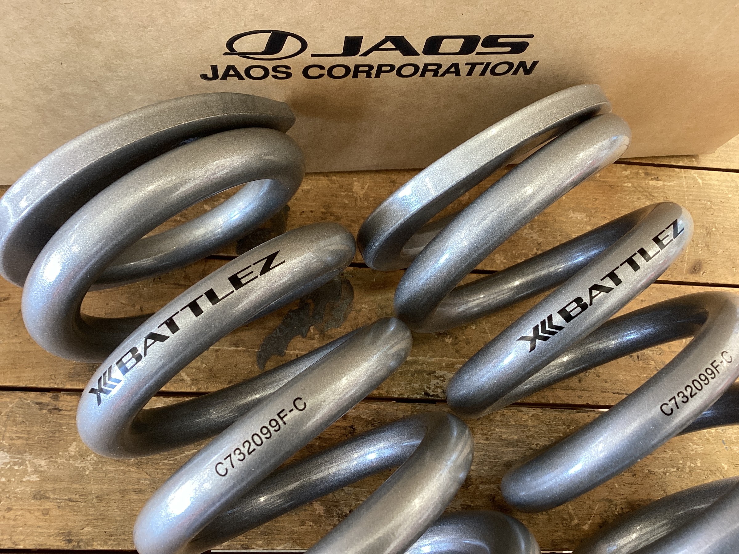 HILUX GR SPORT GUN125 リフトアップスプリング取り付けます