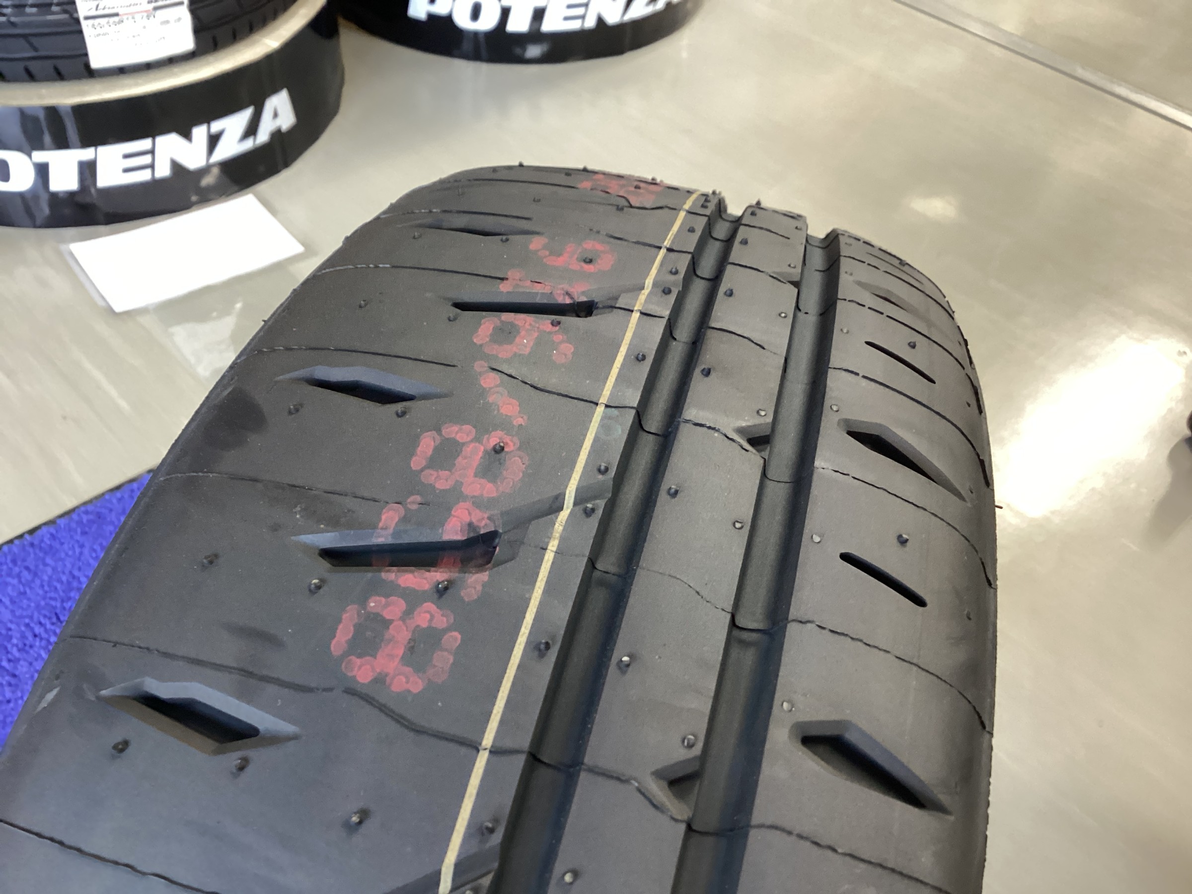 新商品POTENZA見比べてみました！ | スタッフ日記 | コクピット 名取