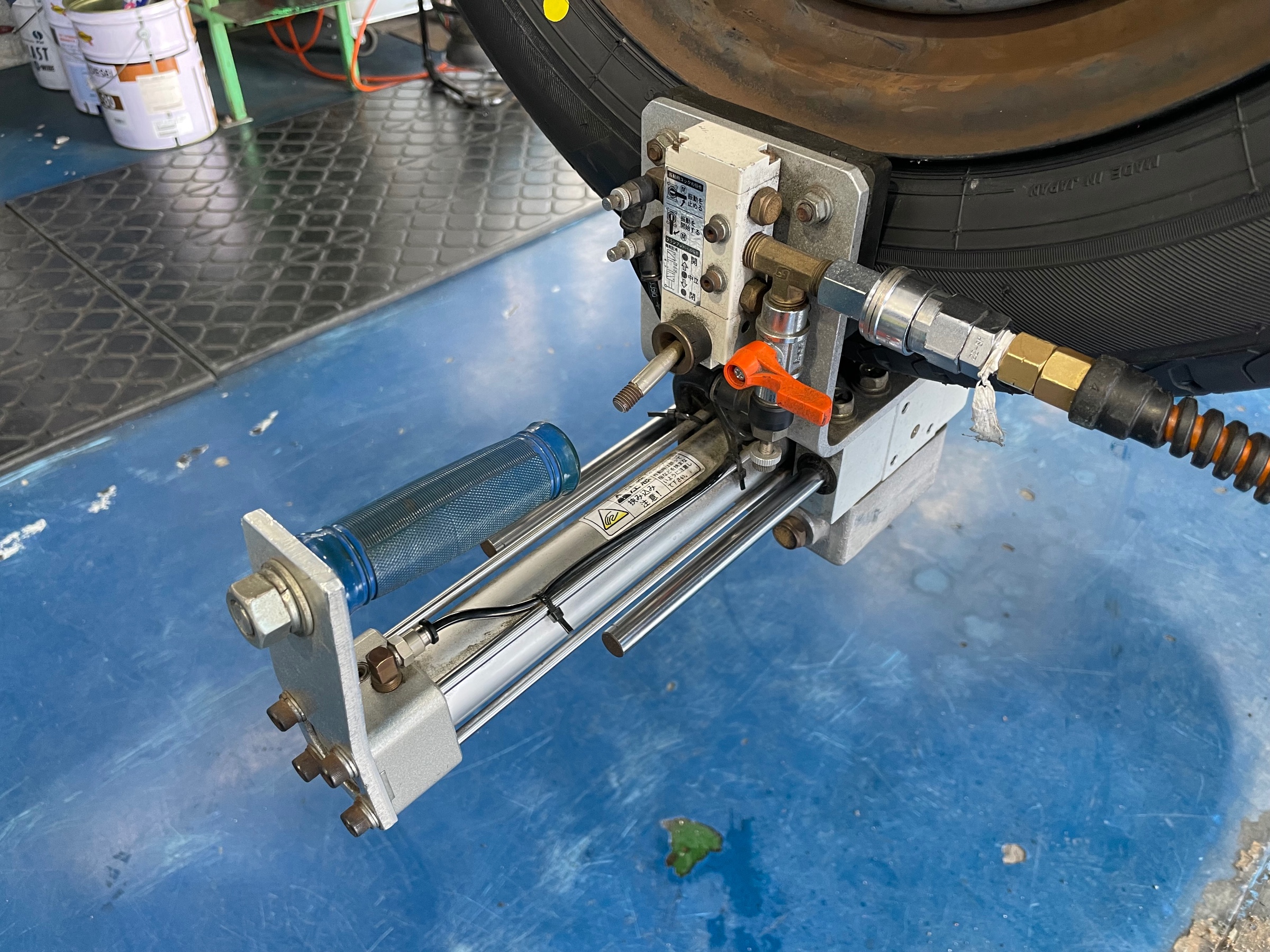 スタイルコクピットズーム　トヨタ カローラスパシオ NZE121N　タイヤ交換〈NEWNO装着〉センターフィット