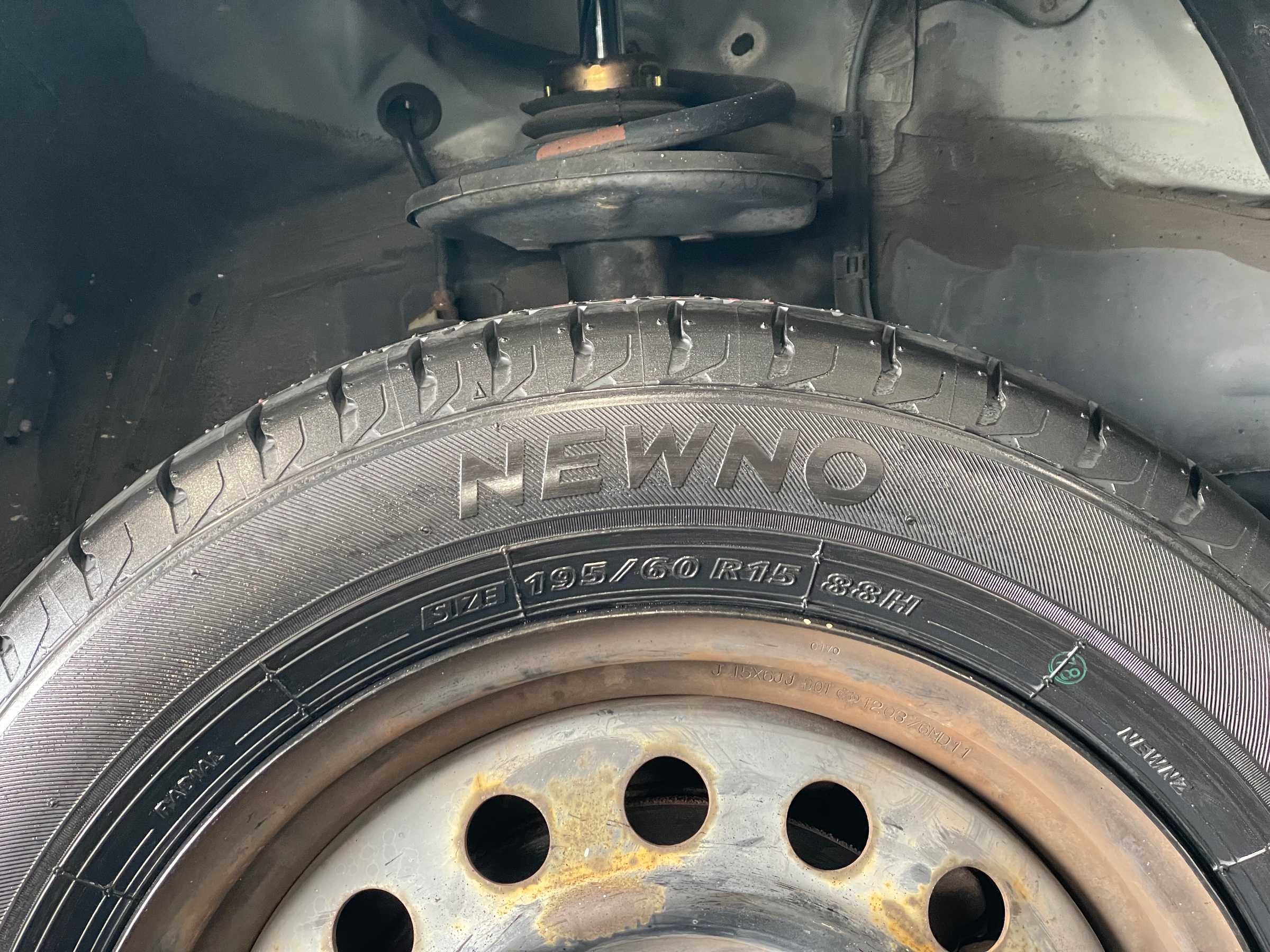 スタイルコクピットズーム　トヨタ カローラスパシオ NZE121N　タイヤ交換〈NEWNO装着〉