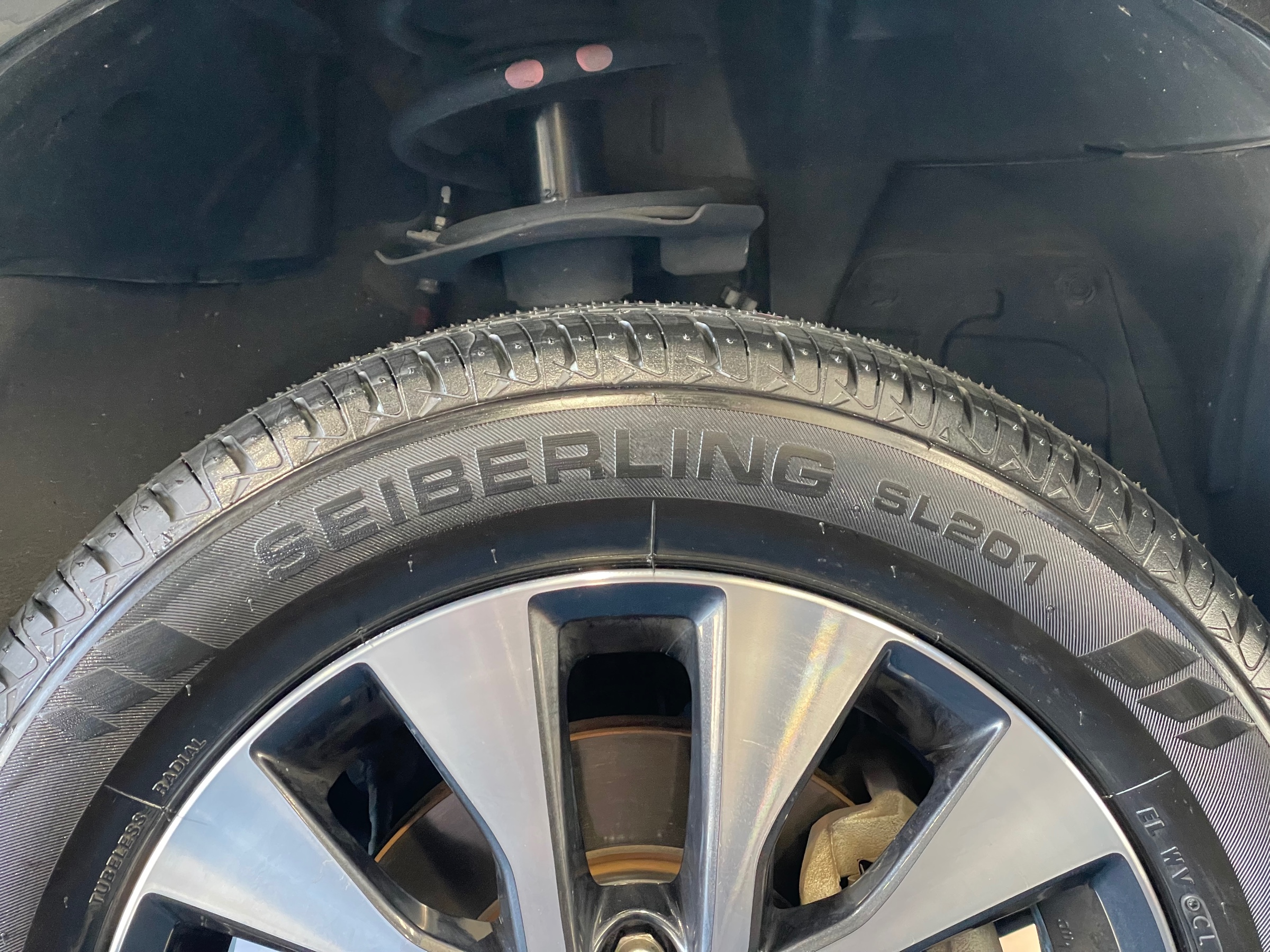 スタイルコクピットズーム　日産 セレナ GFC27　タイヤ交換〈SEIBERLING装着〉