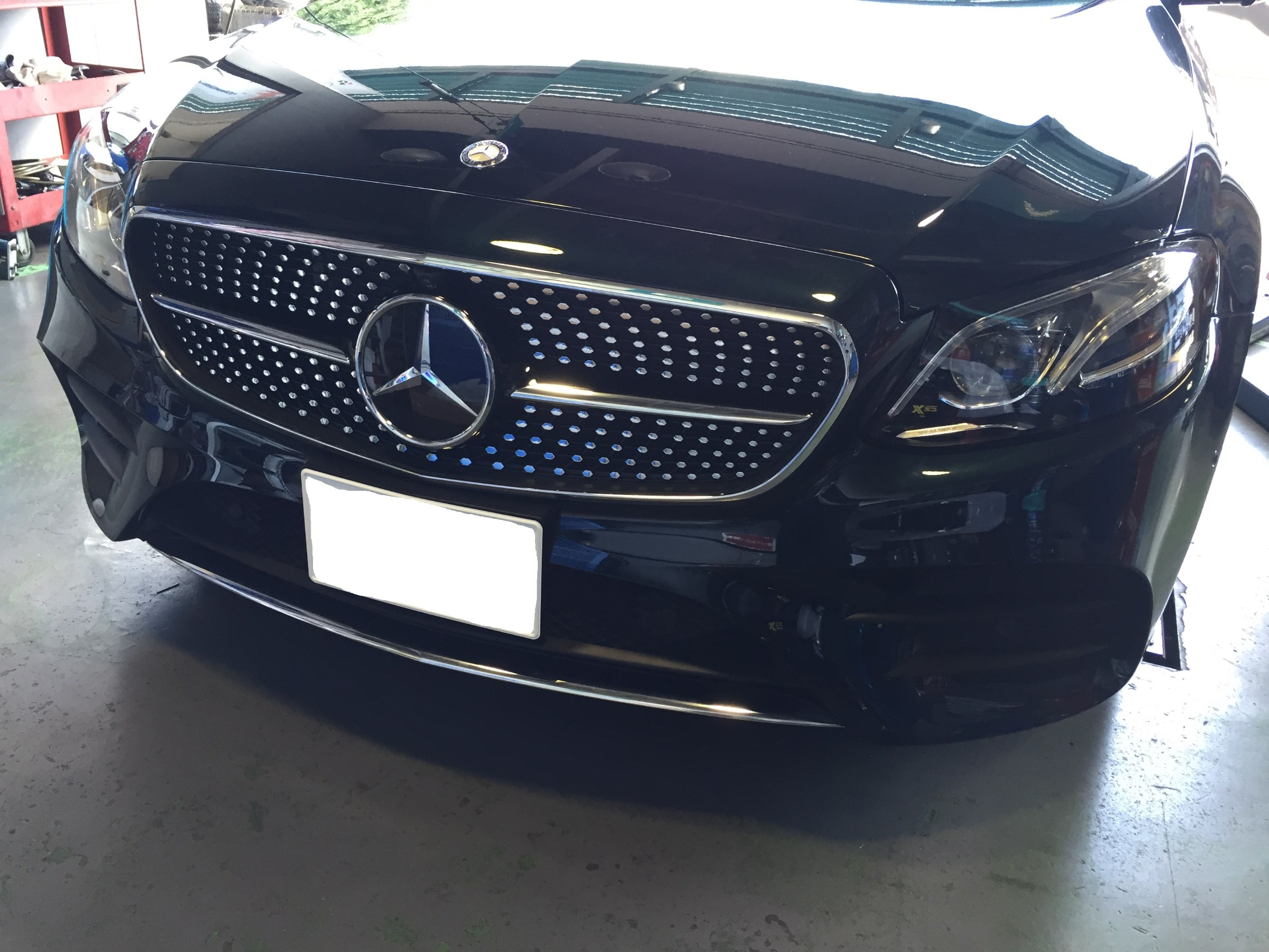 メルセデス・ベンツ W213 ダイヤモンドグリル装着 | スタッフ