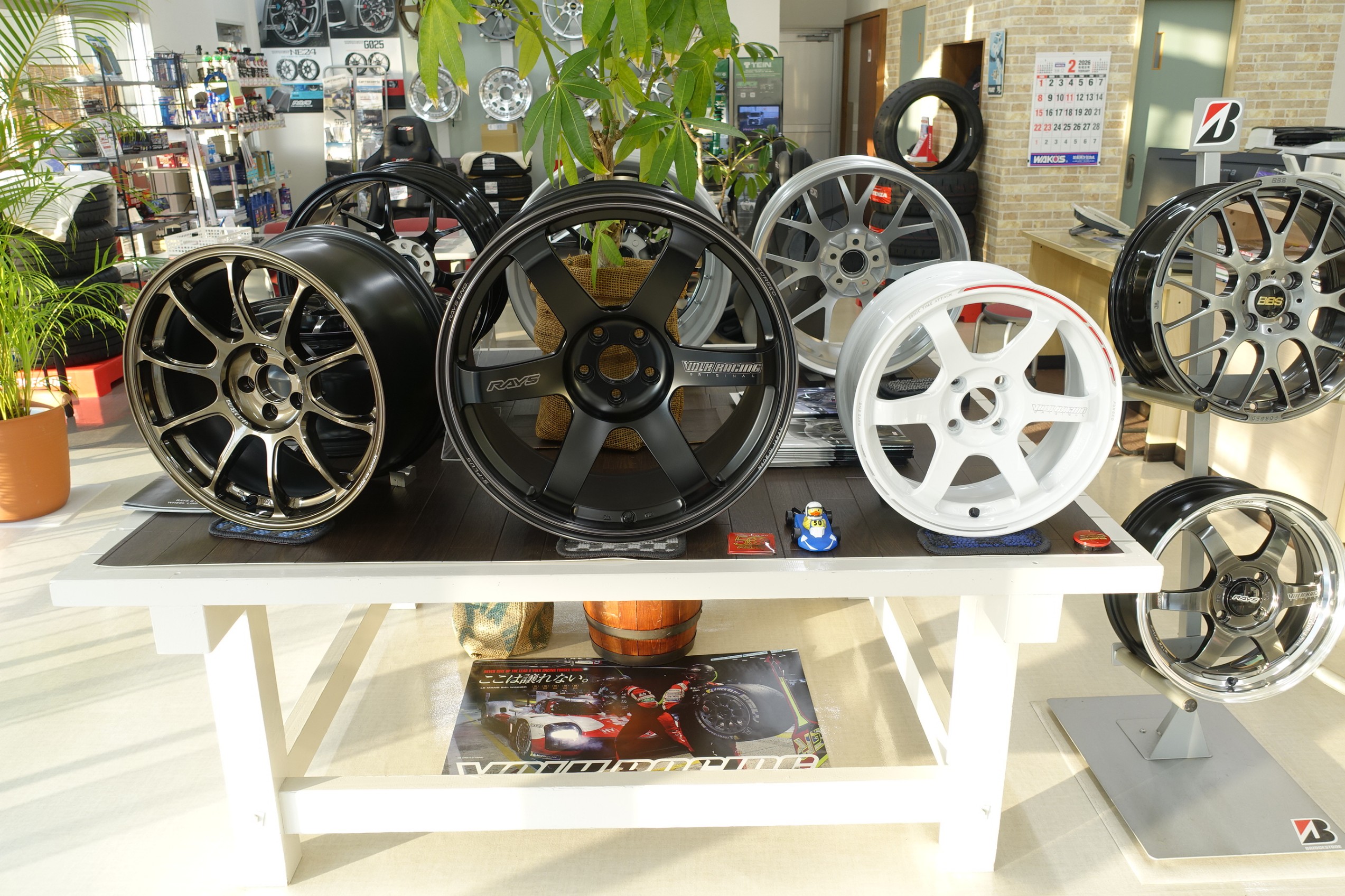 今週末に開催する「RAYS新作展示会」に向けて全力で設営中です