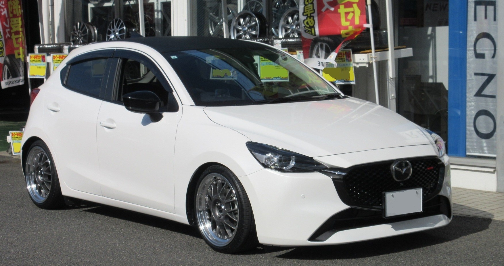 車高調でガッツリとローダウンしたMAZDA2（DJLFS） | オーナーズカー