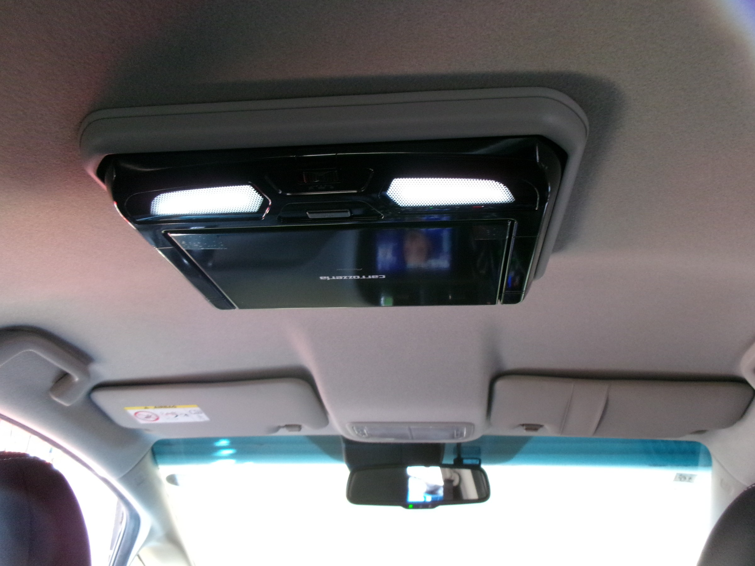 ホンダ シャトル 純正ナビにカロッツェリア フリップダウンモニターを