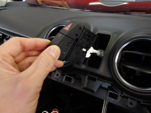 スイフトスポーツ（ZC33S）アールズ製「ワンタッチハザードスイッチ