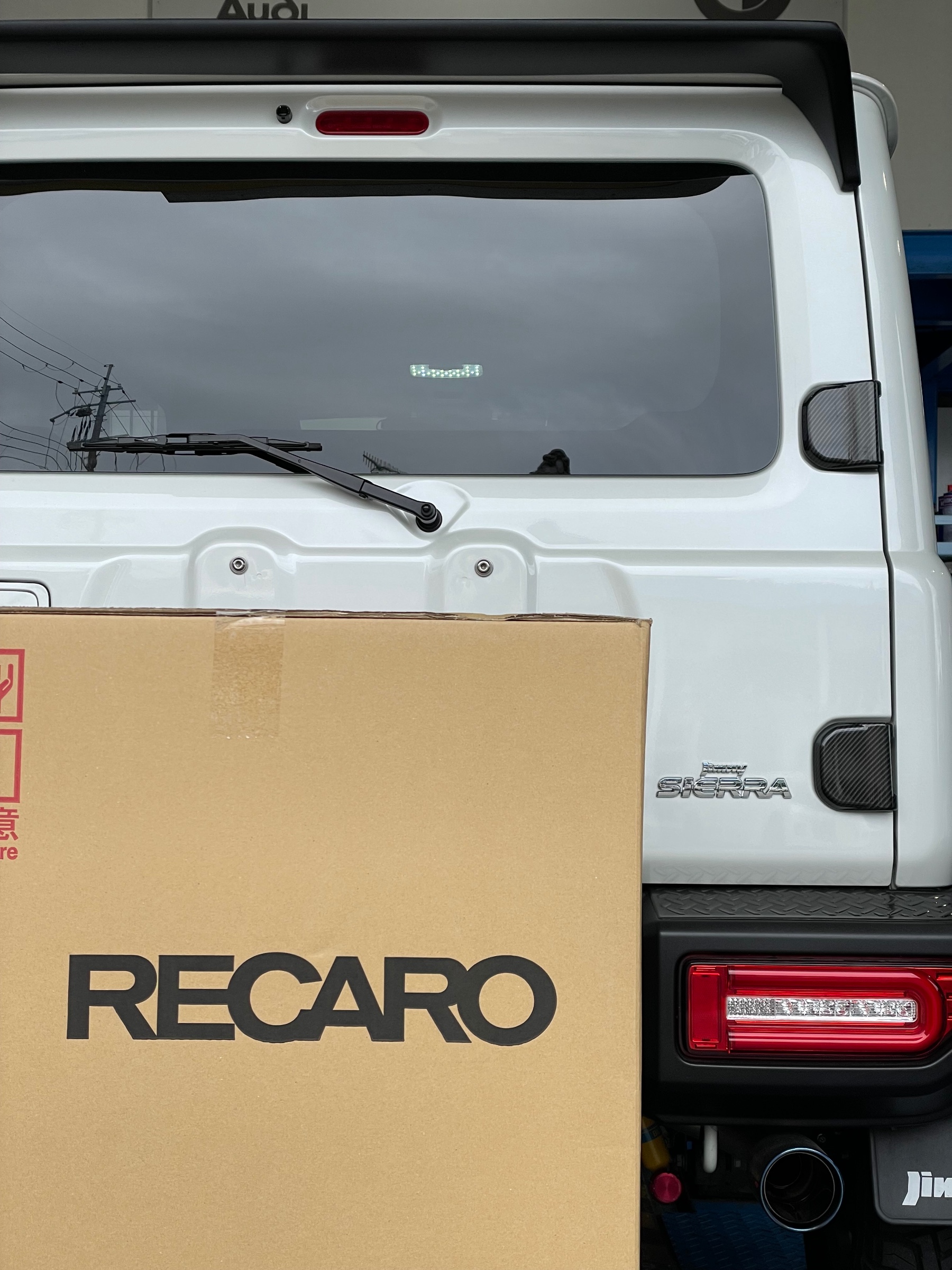 スタイルコクピットズーム　スズキ ジムニーシエラ JB74W　シート交換〈RECAROシート装着〉