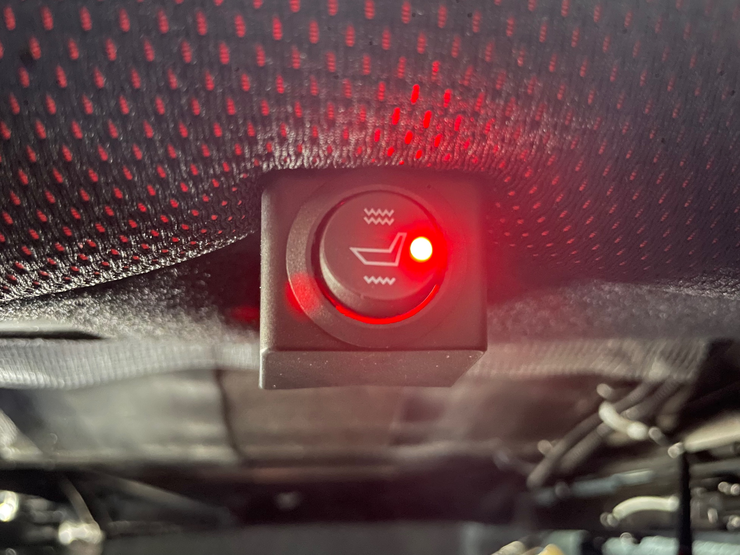 スタイルコクピットズーム　スズキ ジムニーシエラ JB74W　シート交換〈RECAROシート装着〉シートヒーター