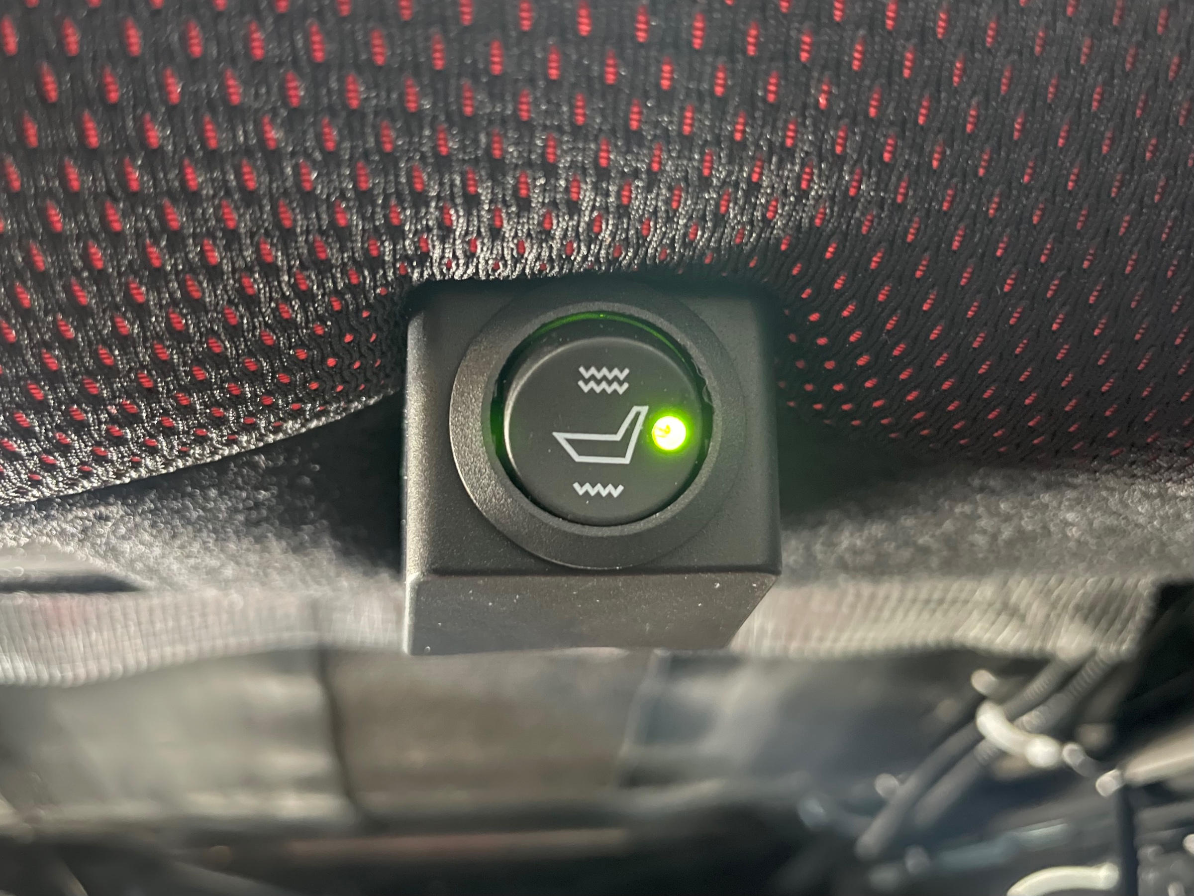 スタイルコクピットズーム　スズキ ジムニーシエラ JB74W　シート交換〈RECAROシート装着〉シートヒーター