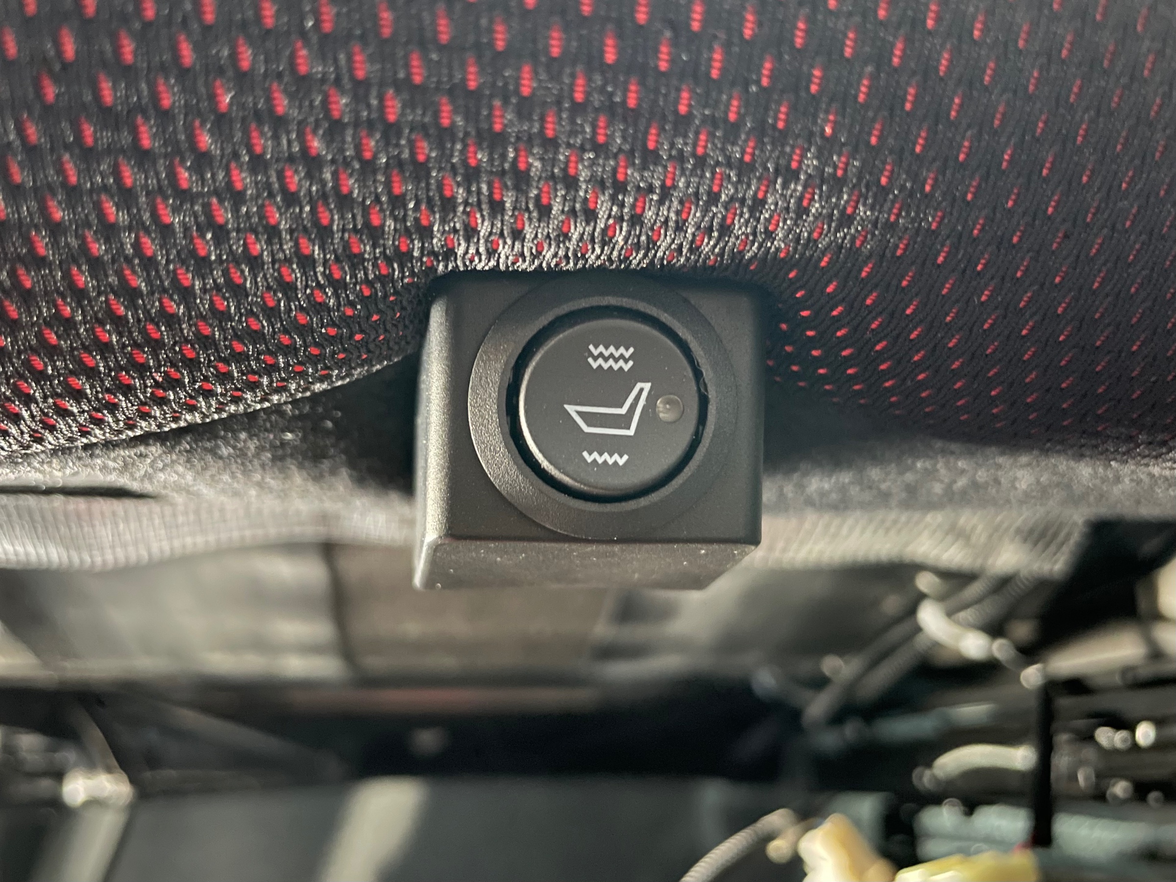 スタイルコクピットズーム　スズキ ジムニーシエラ JB74W　シート交換〈RECAROシート装着〉シートヒーター