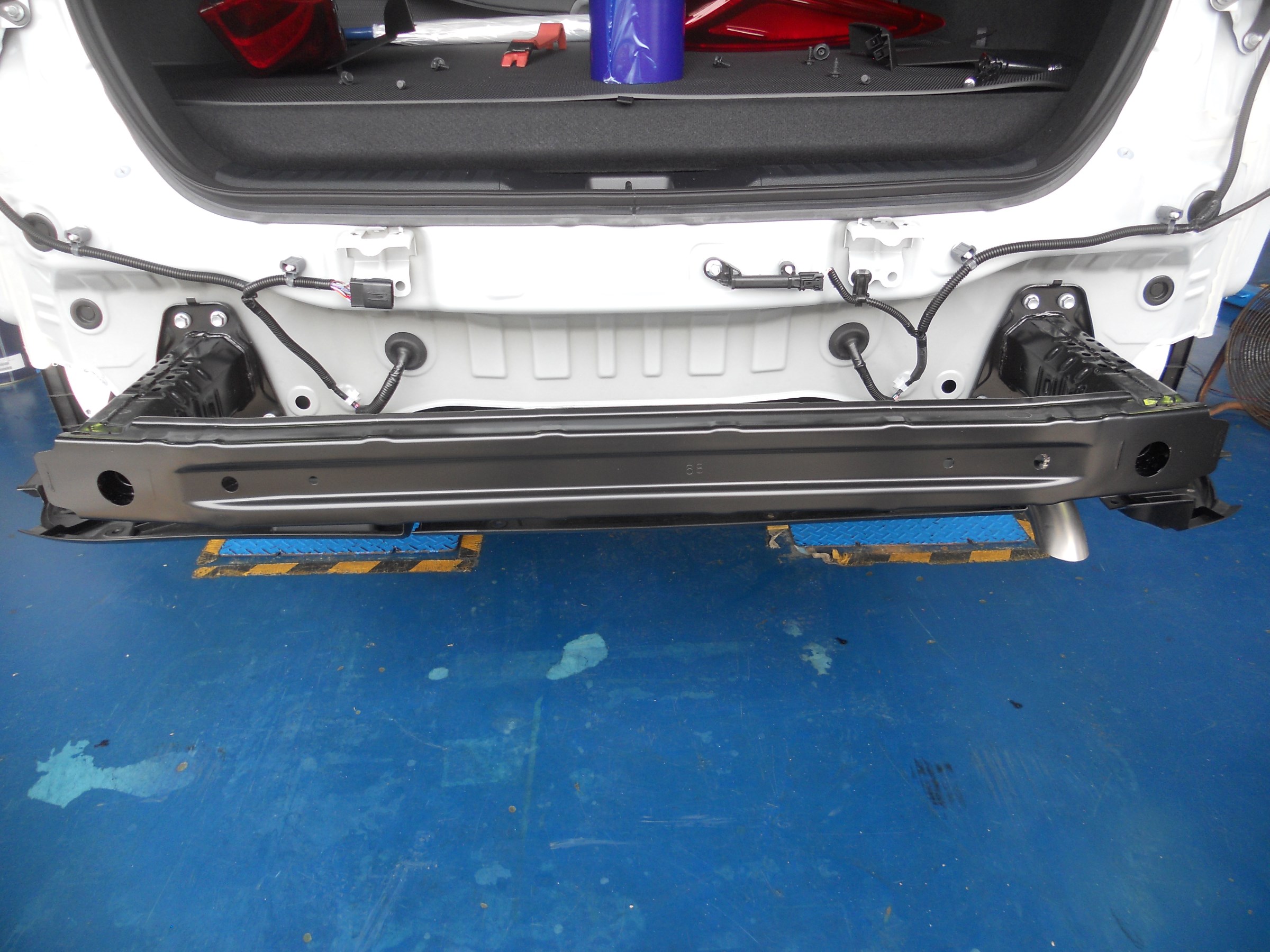 プリウスPHV TRD補強パーツ取付です！！ | スタッフ日記