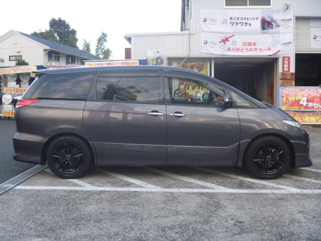 スタッドレスタイヤのホイールもお洒落に トヨタ エスティマ タイヤ タイヤ タイヤ ホイール交換 店舗日記 コクピット 麻生 車のカスタマイズにかかわるスタッフより