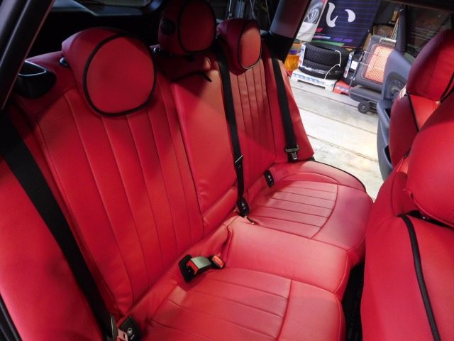 MINI F54 クラブマン にシートカバー取付作業 ／ CABANA（カバナ