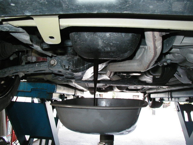 エッセ エンジンオイル交換 Moty Sオイル使用 作業日誌 コクピット 川越 お店の得意技紹介