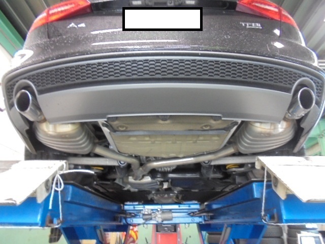 AUDI A4 マフラー交換☆ | アフターパーツ取り付け事例☆ | コクピット