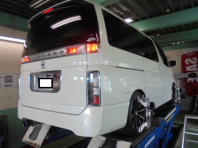 E51エルグランドの車高調取り付け!! | アフターパーツ取り付け事例