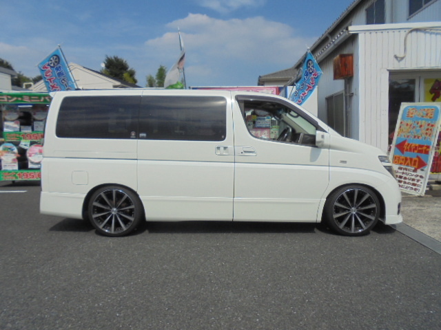 E51エルグランドの車高調取り付け アフターパーツ取り付け事例 コクピット 麻生 お店の得意技紹介