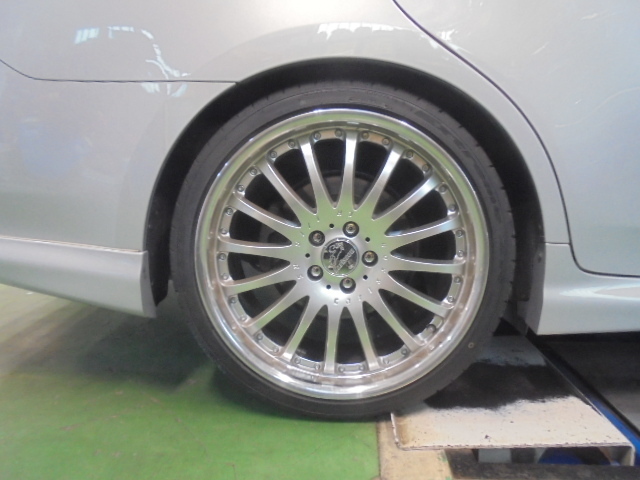 クラウン 200系 ダウンサス カヤバ EXTAGE 低走行 ローダウン 200系クラウンへのダウンサス取り付け! | アフターパーツ