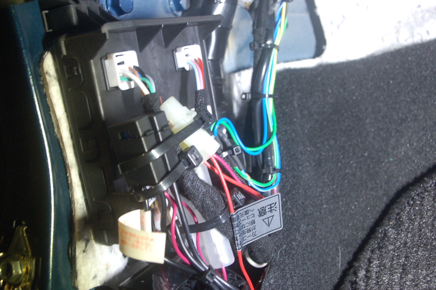 時代のトレンド 純正ポジションのデイライト化 マツダ デミオ Hid Led その他電装系 Hid Led その他電装系 電装系関連パーツ取付 Staff日記 コクピット さつま貝塚 車のカスタマイズにかかわるスタッフより