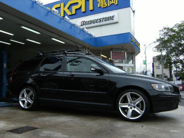 VOLVO V50 サイクルキャリア取り付け♪ | KAMEOKA DIARY
