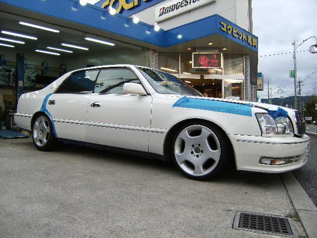 クラウン マジェスタ 車高調取り付け などなど Kameoka Diary コクピット 亀岡 車のカスタマイズにかかわるスタッフより