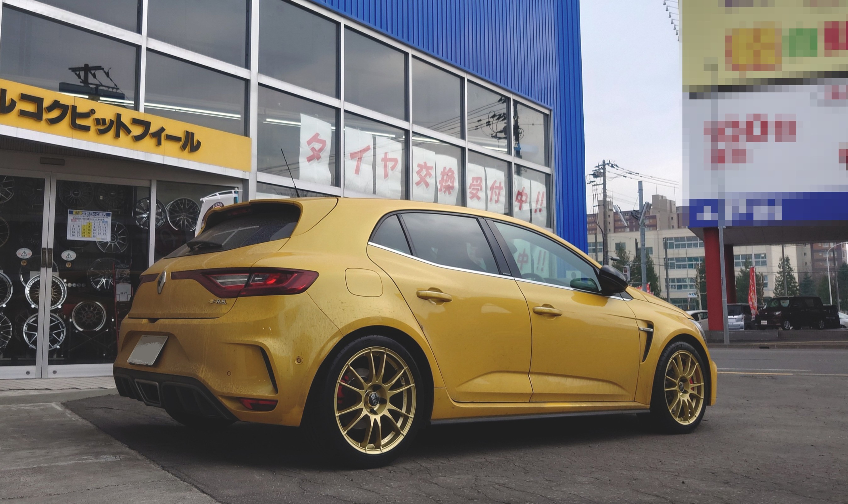 ルノー メガーヌRS feat. OZ Racing 「Ultraleggera」 Race Gold ルノー メガーヌRS feat. OZ Racing 「Ultraleggera」 Race Gold