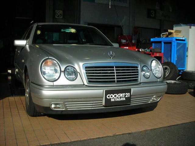BENZ W210 ヘッドライト交換 | スタッフ日記 | コクピット21