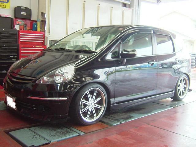 フィット Gd Sterling Mac Blick エアロ取付け スタッフ 日記 コクピット 荒井 車のカスタマイズにかかわるスタッフより