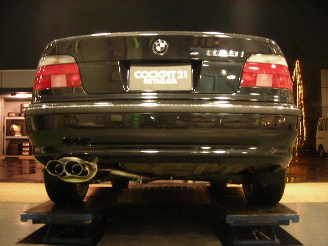 BMW E39 525i スーパースプリント マフラー交換! | スタッフ日記 | コクピット21世田谷 | 車のカスタマイズにかかわるスタッフより BMW E39 525i スーパースプリント マフラー交換! | スタッフ日記 | コクピット21世田谷 | 車のカスタマイズにかかわるスタッフより
