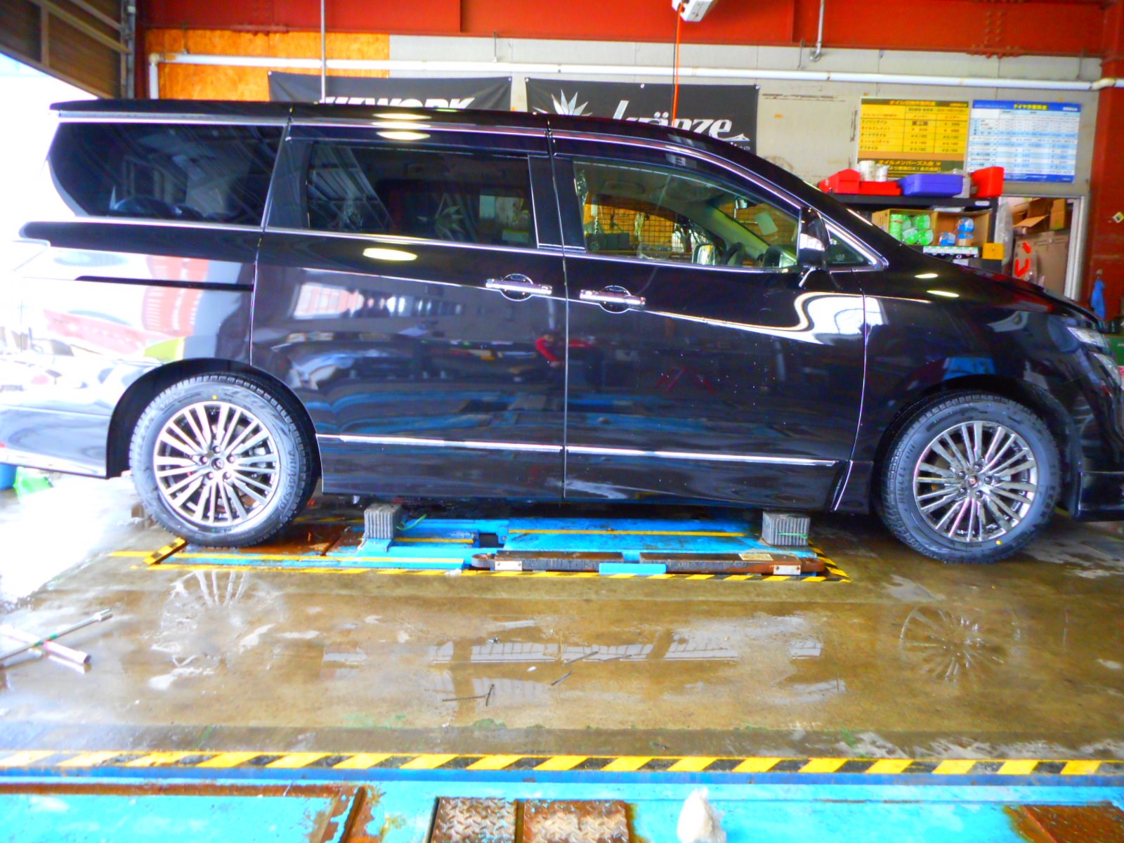 新車エルグランド 車高調 Edfc 柿本マフラー Day2 日産 エルグランド 足まわり サスペンション ブレーキ ホイール 4輪アライメント調整 Pit作業レポート Cockpit Age3 コクピットエイジ 車のカスタマイズにかかわるスタッフより