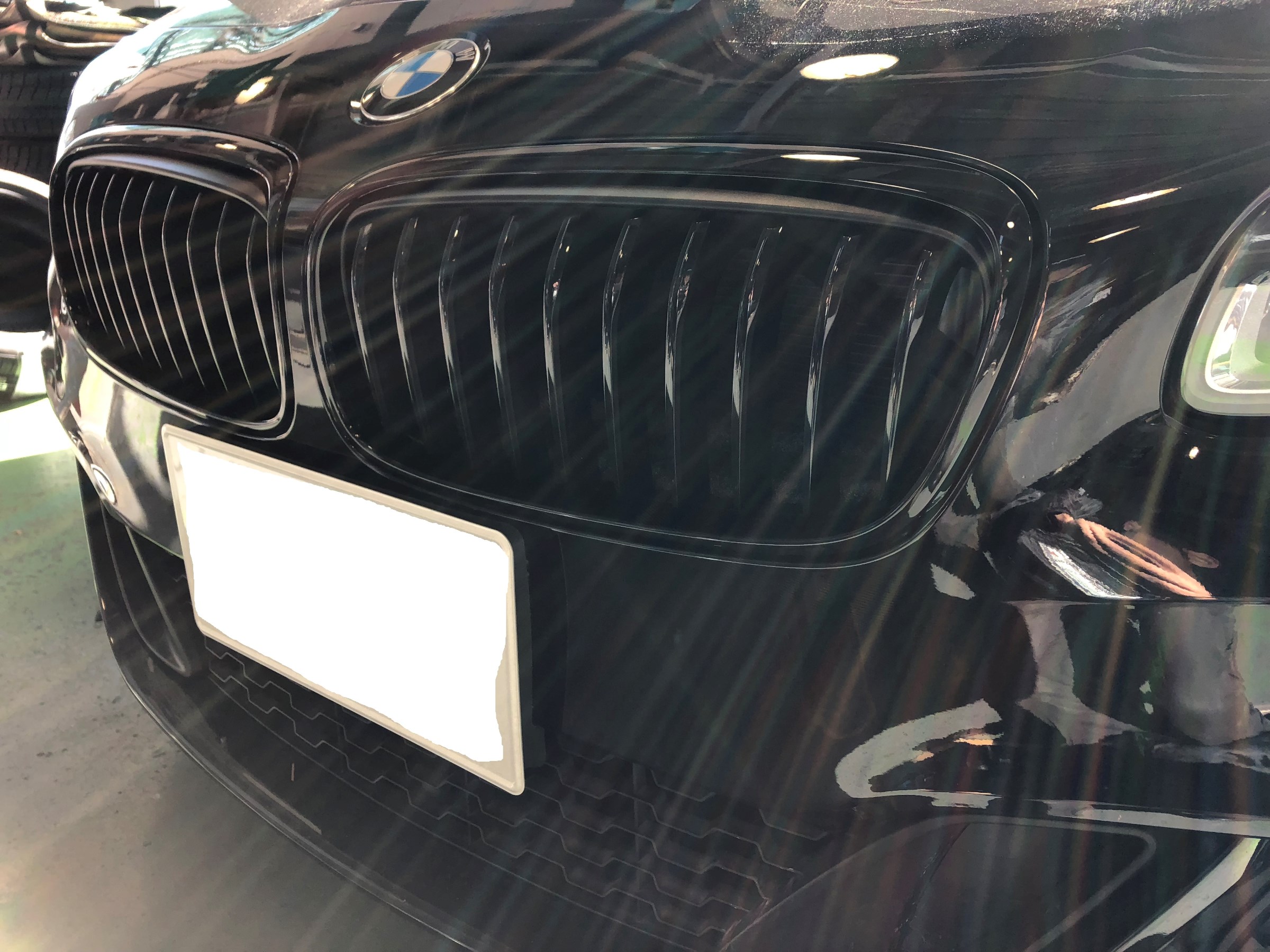 BMW 2シリーズ アクティブツアラー グリル交換 | スタッフ日記