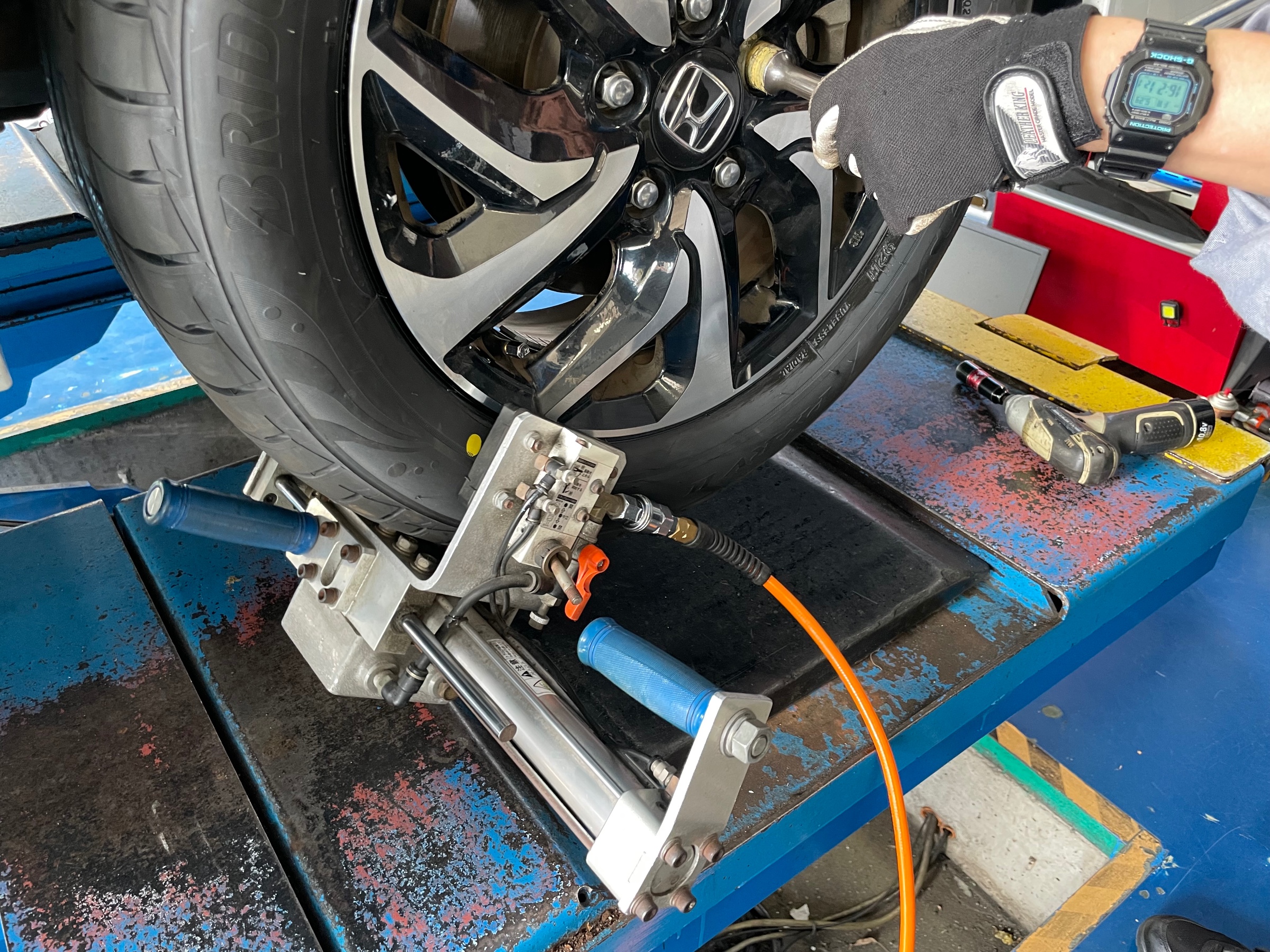 スタイルコクピットズーム　ホンダ ステップワゴン RP3　タイヤ交換〈Playz PX-RVⅡ〉