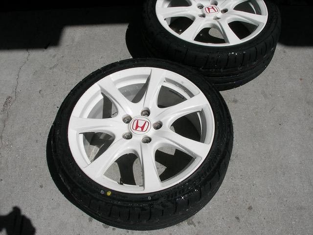本日のタイヤ交換 スタッフ日記 スタイルコクピット ズーム 車のカスタマイズにかかわるスタッフより