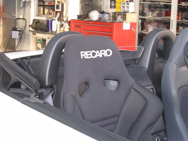 S2000には | 店長アサコのブログ | コクピット 55 | 車のカスタマイズ