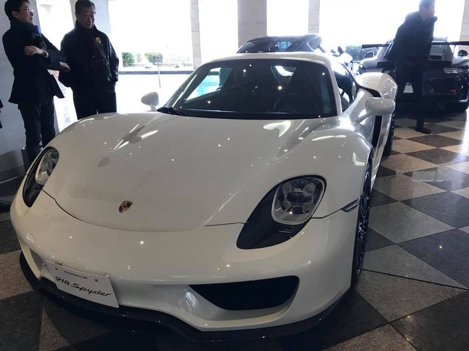 スーパーカーとは 笑 ポルシェ Kameoka Diary コクピット 亀岡 車のカスタマイズにかかわるスタッフより