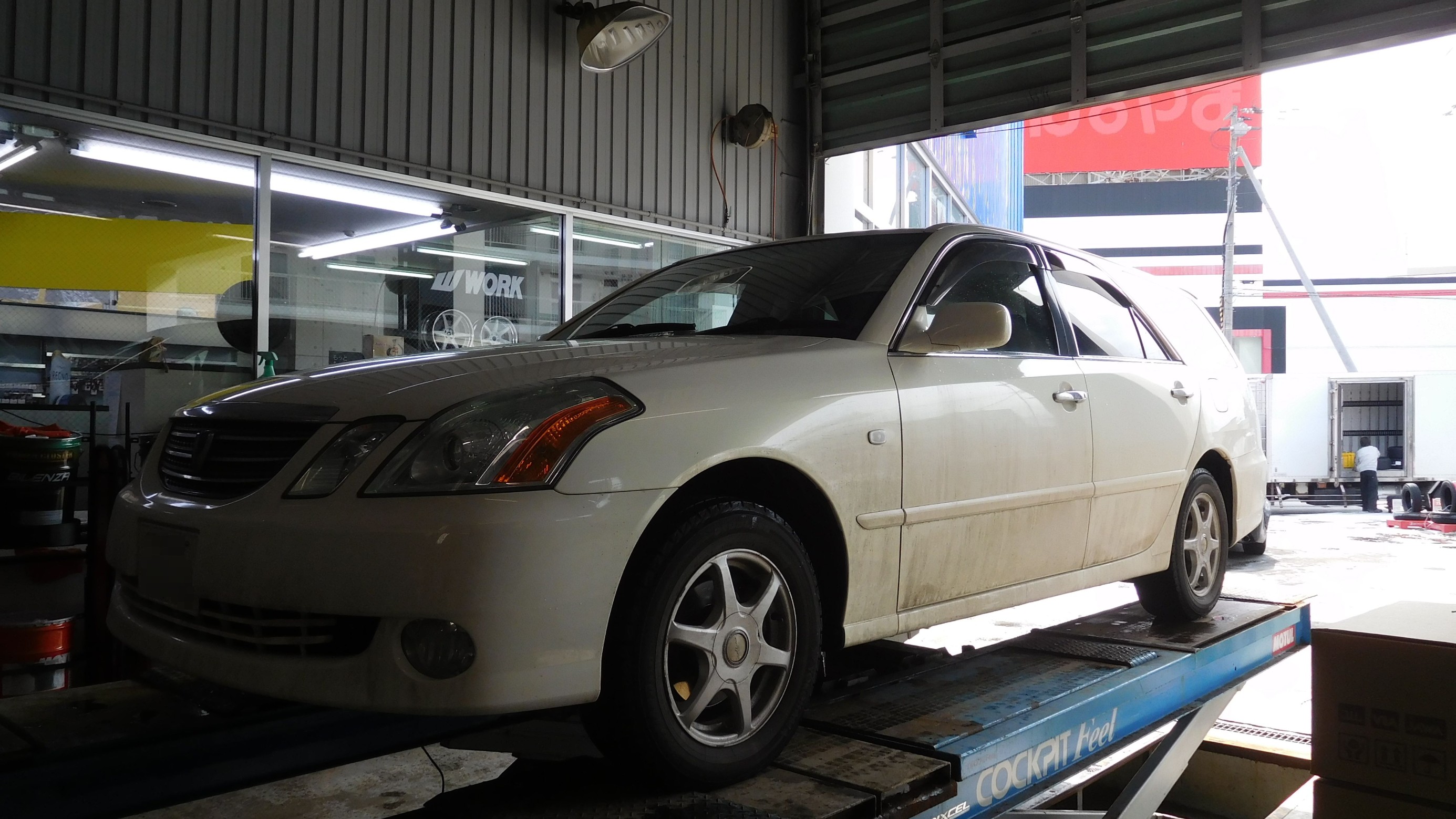 トヨタ マークⅡ ブリット JZX115W に車高調取付と 4輪