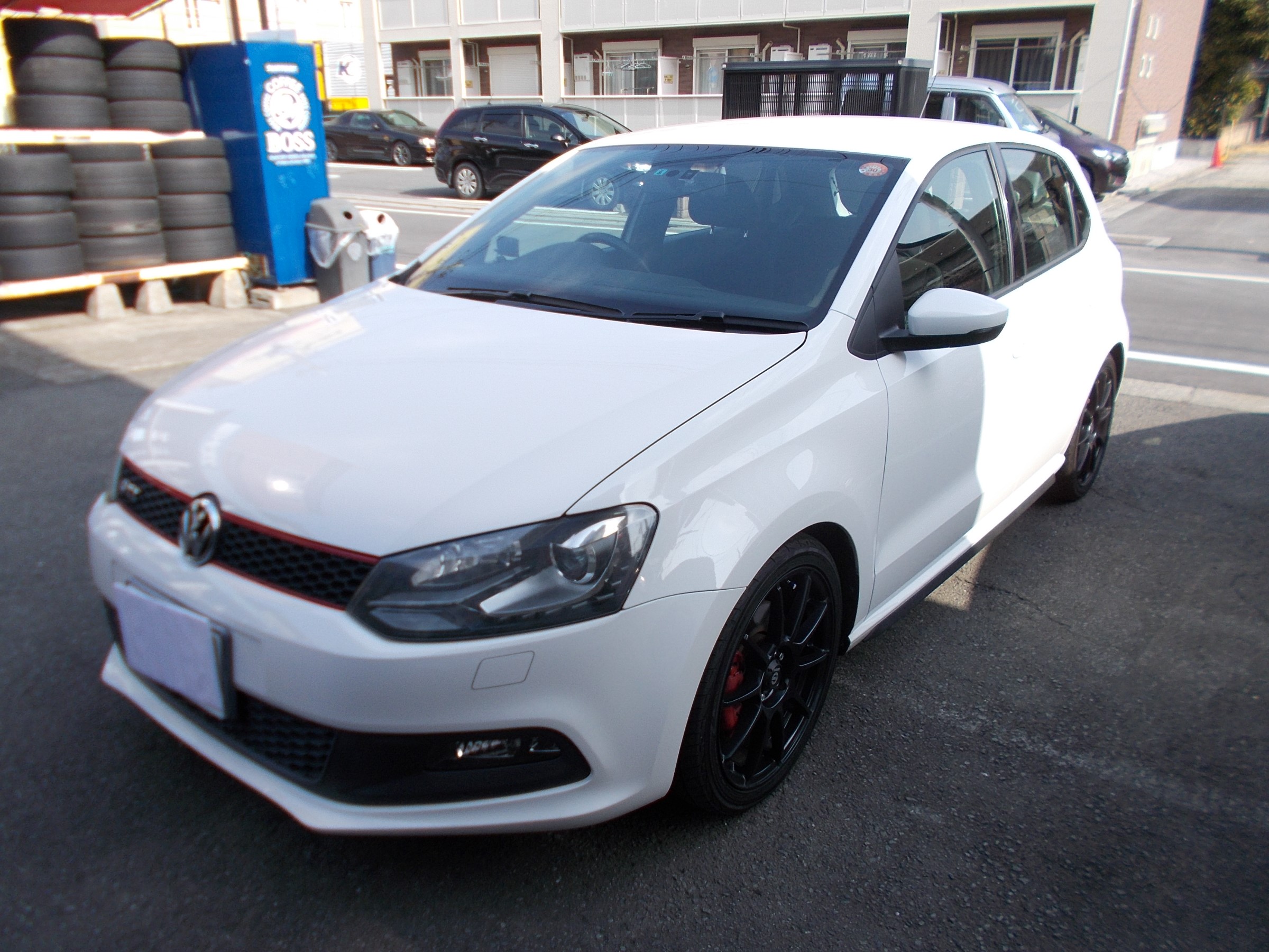 ポロ（GTI）エンジンオイル交換。 | フォルクスワーゲン ポロ メンテナンス（オイル・バッテリー他） メンテナンス（オイル・バッテリー他） >  エンジンオイル交換 | 作業日誌 | コクピット 川越 | お店の得意技紹介