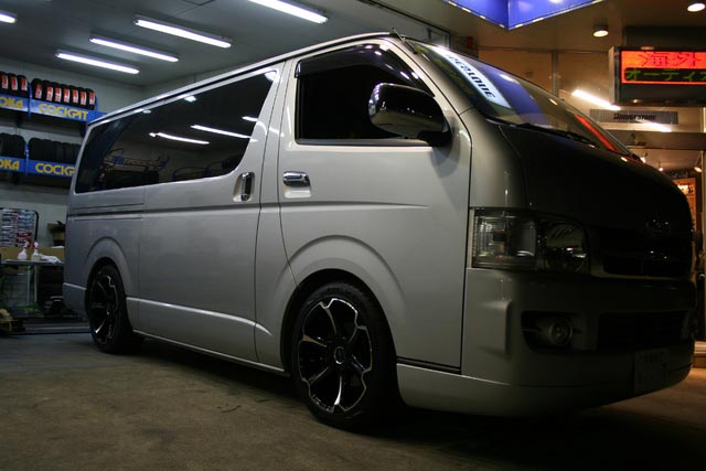 トヨタ ハイエース エセックス18インチ取り付け♪ | KAMEOKA DIARY