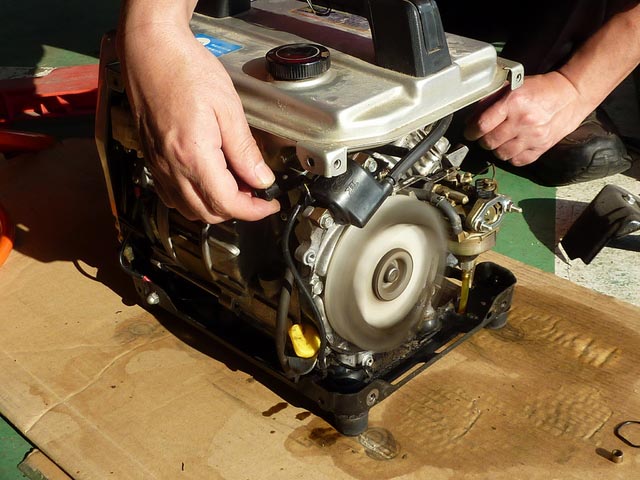 Honda発電機修理 スタッフ日記 コクピット 121 車のカスタマイズにかかわるスタッフより