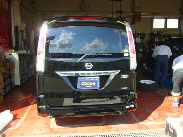 C26セレナ 納車日当日に穴あけ加工 今日の出来事 コクピット 西部 車のカスタマイズにかかわるスタッフより