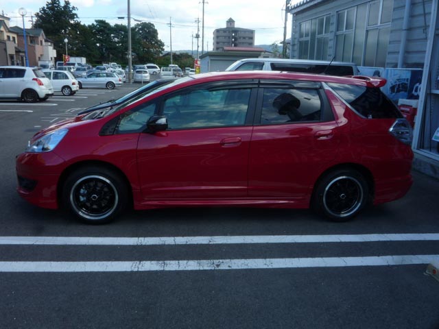 フィット シャトルハイブリッド レイズを履いてみました 今日の出来事 コクピット 西部 車のカスタマイズにかかわるスタッフより