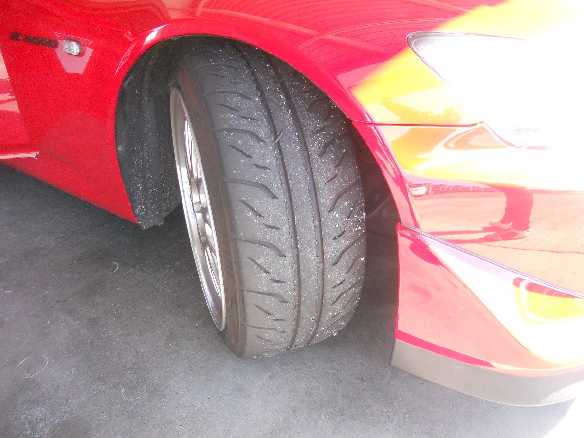 フロントタイヤ