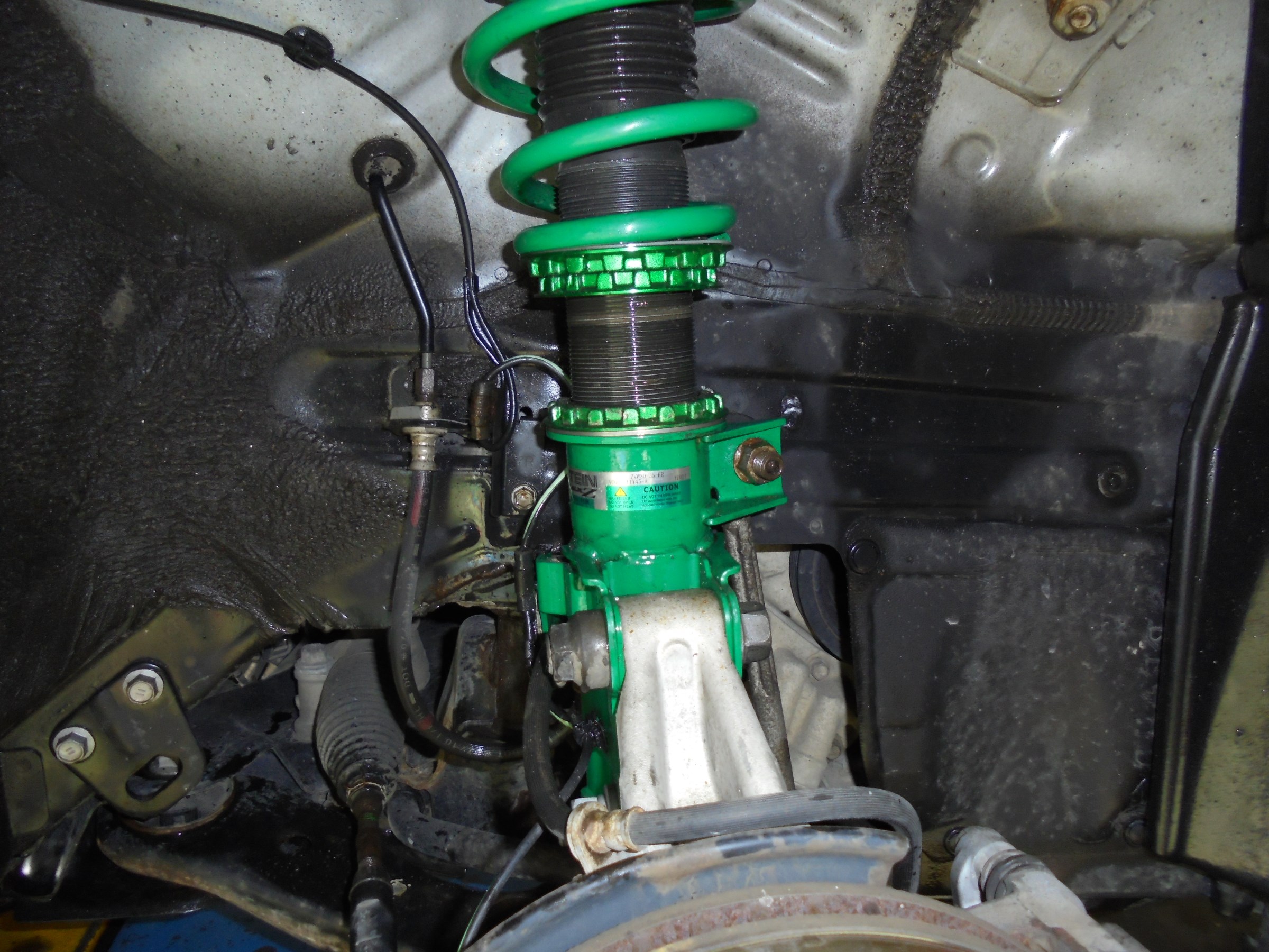 30プリウス 車高調整 トヨタ プリウス 足まわり サスペンション ブレーキ 足まわり サスペンション ブレーキ 車高調整機能付ダンパーの 車高調整 スタッフ日記 コクピット 白樺 車のカスタマイズにかかわるスタッフより