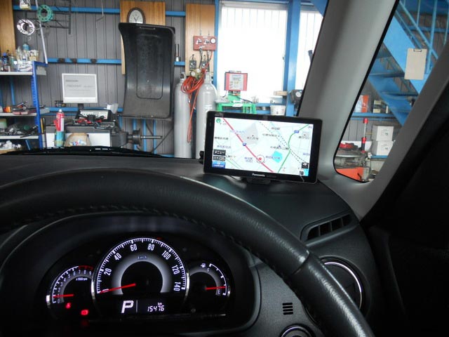 ポータブルナビ取り付け スタッフ日記 スタイルコクピット ズーム 車のカスタマイズにかかわるスタッフより