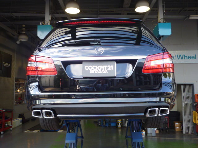 メルセデス・ベンツ W212 E350 AMG E63マフラー取付 | スタッフ日記