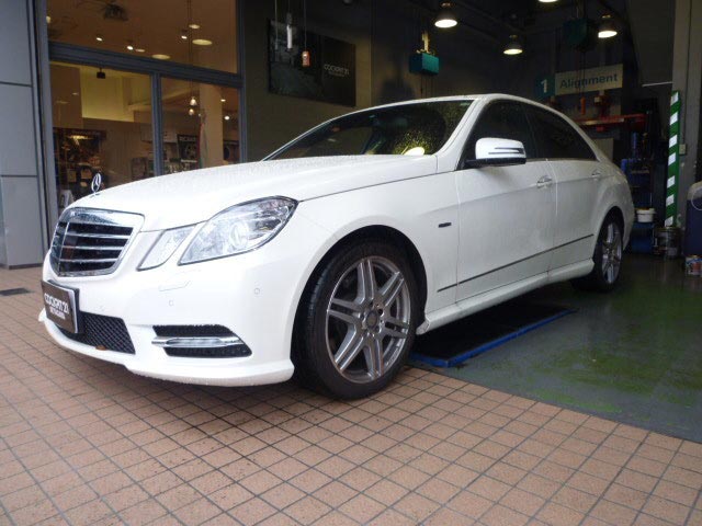 メルセデス・ベンツ W212 ローダウンサス取付 | スタッフ日記